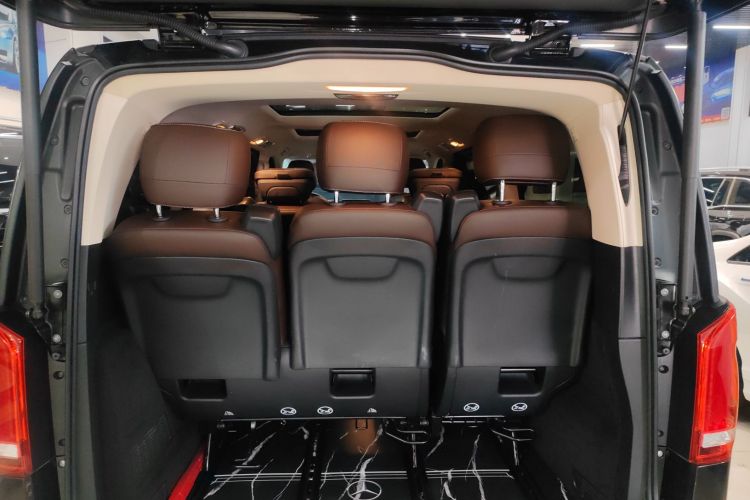 奔驰V级 2022款 V 260 L 长轴距尊贵版机舱底盘23