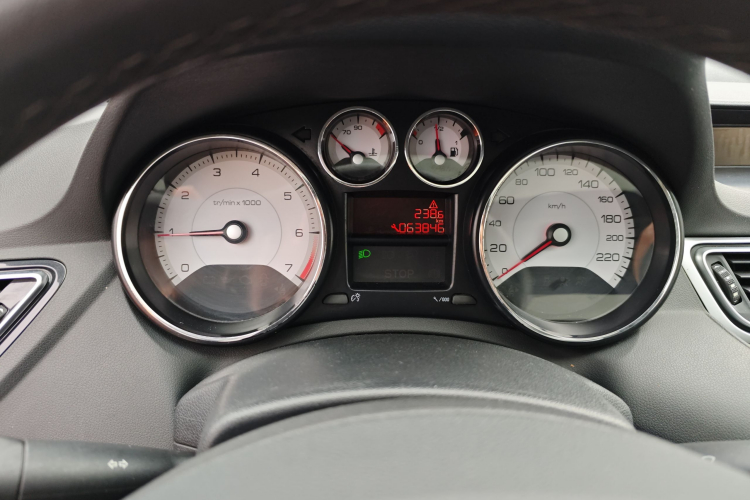 标致308 2014款 乐享版 经典 1.6L 手动优尚型中控内饰14