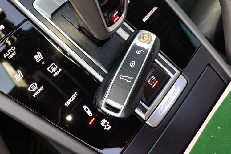 保时捷 2018款 Cayenne 3.0T中控内饰7001