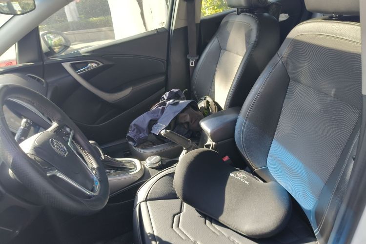 别克 英朗 2014款 XT 1.6L 自动时尚版中控内饰19