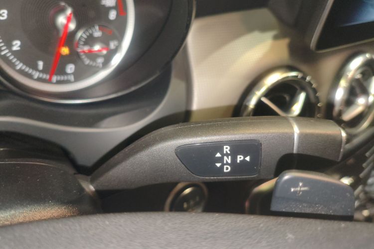 奔驰CLA 2019款 CLA 200 时尚型中控内饰18