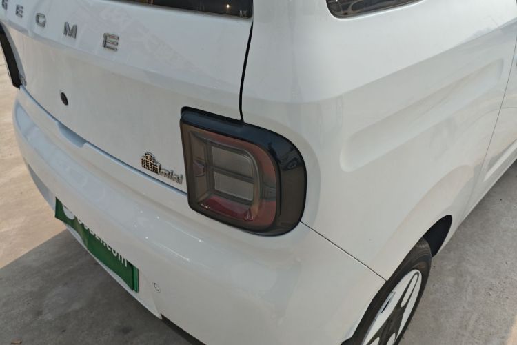 吉利银河 熊猫 2025款 210km 元气熊车身外观9