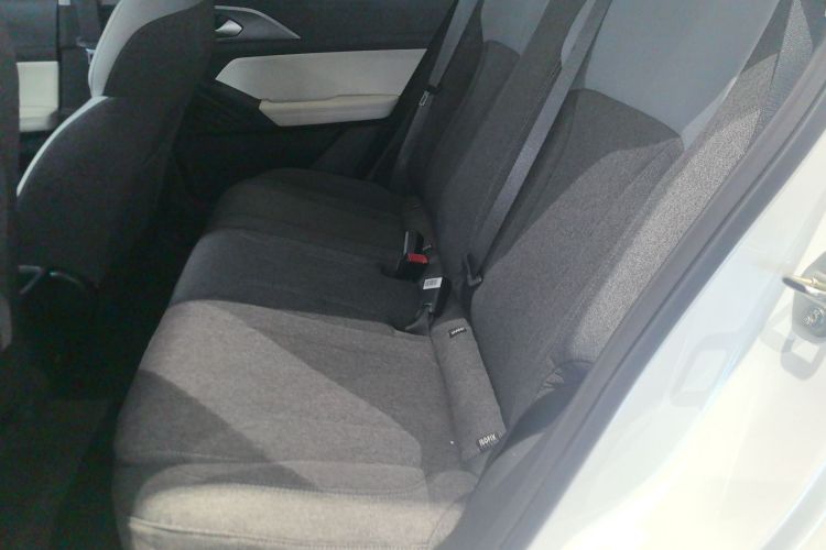 吉利几何E萤火虫 2024款 301km 流光中控内饰7004