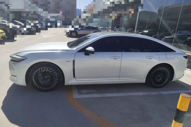 丰田 皇冠(进口) 2024款 2.5L 至尊版车身外观6003