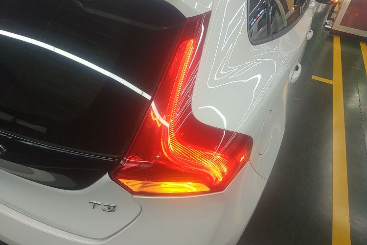 沃尔沃V40 2017款 T3 智逸版车身外观9