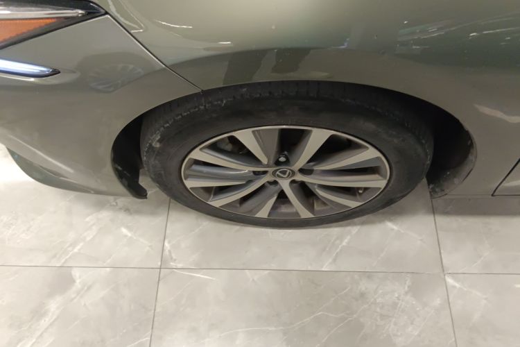 雷克萨斯ES 2020款 300h 卓越版车身外观6007