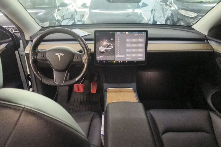特斯拉 Model Y 2022款 长续航全轮驱动版中控内饰7002