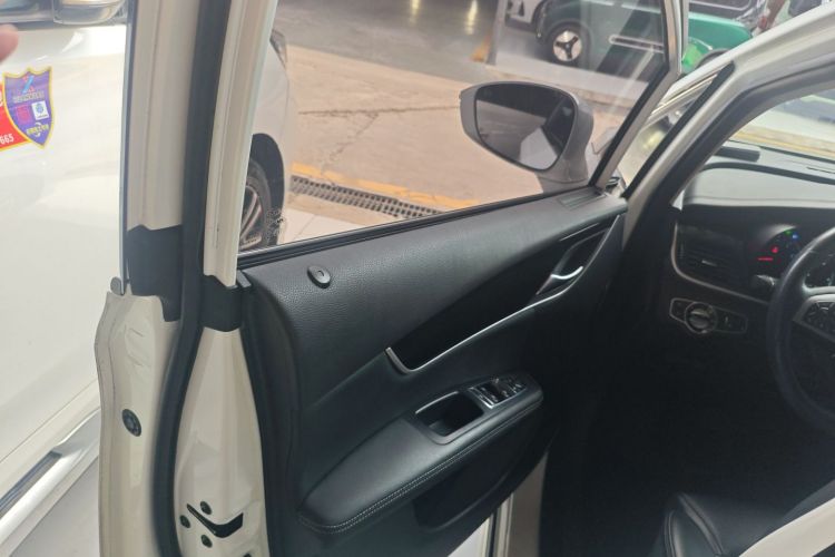 比亚迪 宋MAX 2018款 1.5T 自动智联豪华型 6座中控内饰7007