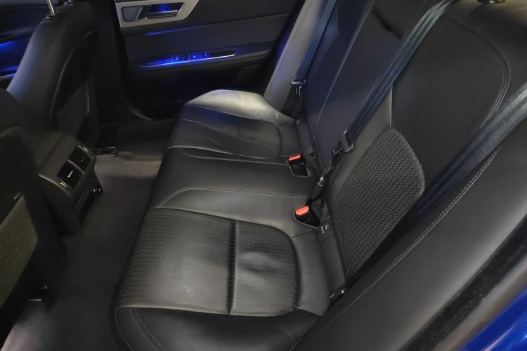 捷豹XEL 2018款 2.0T 250PS 奢华版中控内饰21