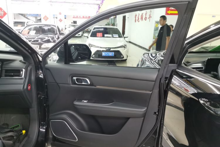 理想汽车 理想ONE 2021款 增程6座版中控内饰7005