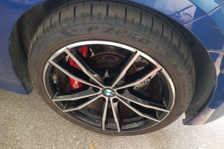 宝马3系 2020款 330Li xDrive M运动曜夜套装车身外观10