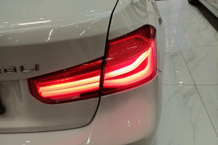 宝马3系 2018款 320Li 领先型M运动套装车身外观6006