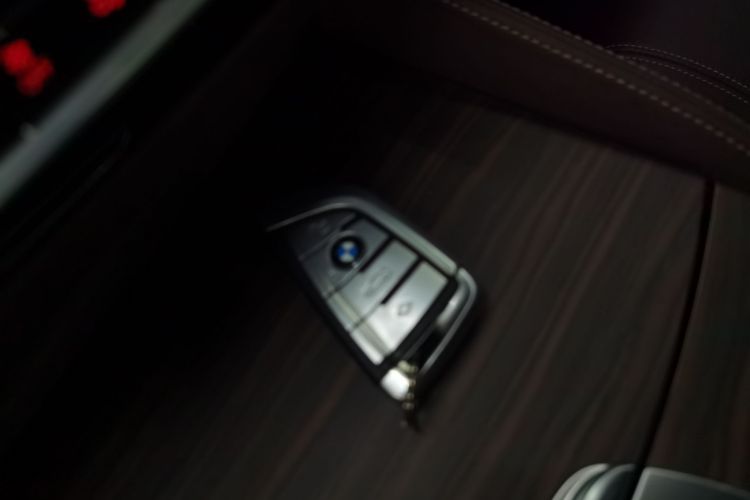 宝马5系新能源 2020款 里程升级版 530Le 豪华套装中控内饰7001