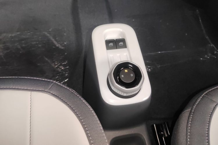 吉利银河 2025款 210km 熊猫骑士中控内饰18