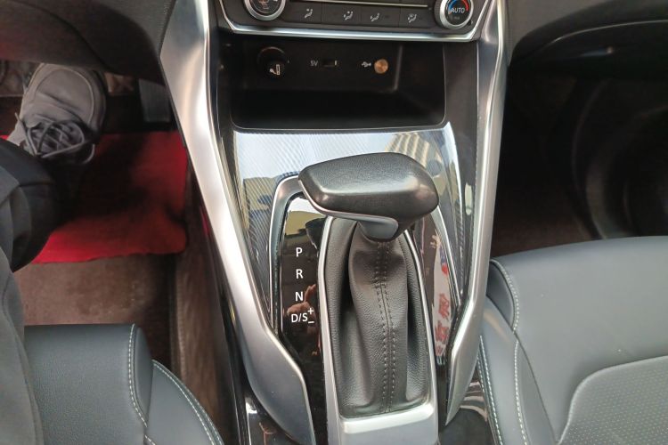 上汽大通MAXUS 大通G50 2019款 1.5T 首发款自动豪华版 6座中控内饰18