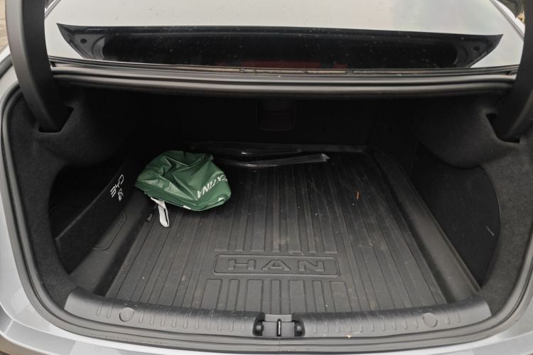 比亚迪 汉 2022款 DM-i 121KM 尊享型机舱底盘23