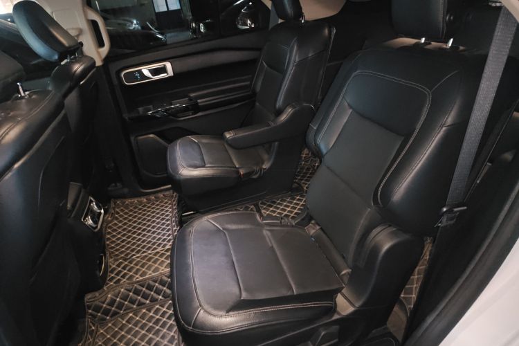 福特 探险者 2020款 EcoBoost 285 四驱风尚版 6座中控内饰7004