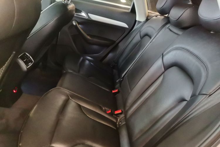 奥迪Q3 2018款 30周年年型 30 TFSI 时尚型中控内饰7004