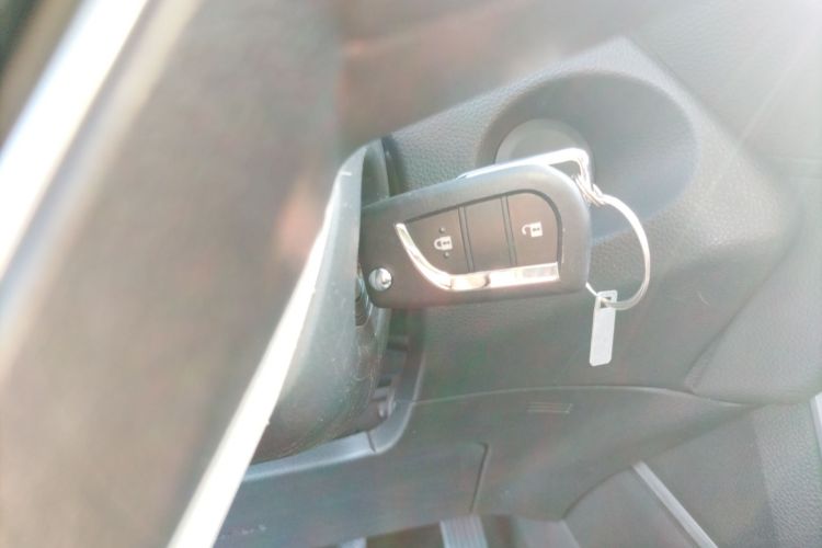 丰田 锋兰达 2022款 2.0L CVT精英版中控内饰7001