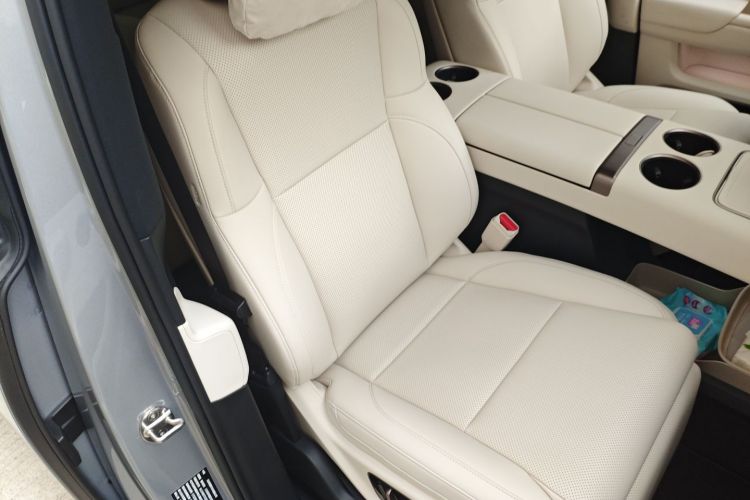 理想汽车 理想MEGA 2025款 Home 家庭特别版局部细节41