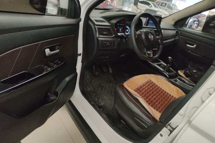 东风风光 风光370 2018款 S370 1.5L 手动豪华型 5座中控内饰7003