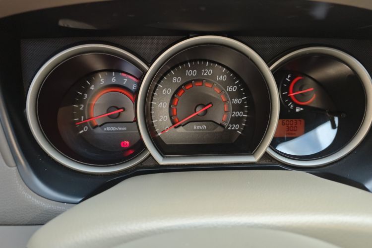 日产 轩逸 2012款 经典 1.6XL 手动豪华版中控内饰14