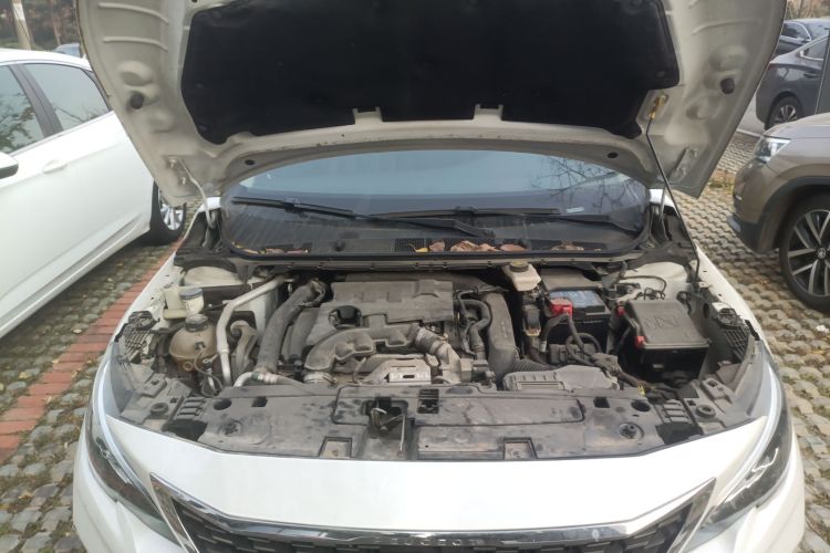 标致408 2019款 350THP 自动豪华版 国V机舱底盘24