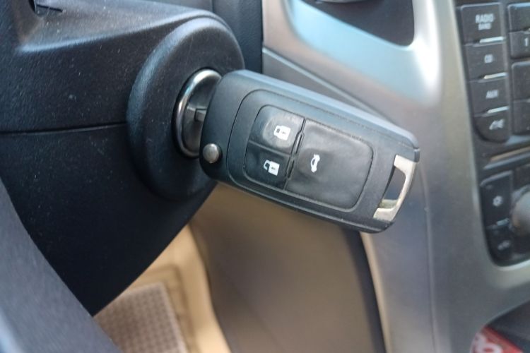 别克 英朗 2014款 XT 1.6L 自动时尚版中控内饰11