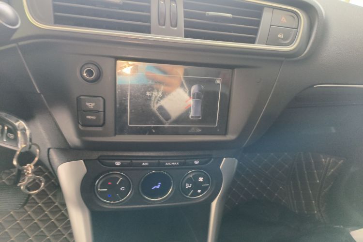 雪铁龙C3-XR 2015款 1.6L 自动先锋型中控内饰16