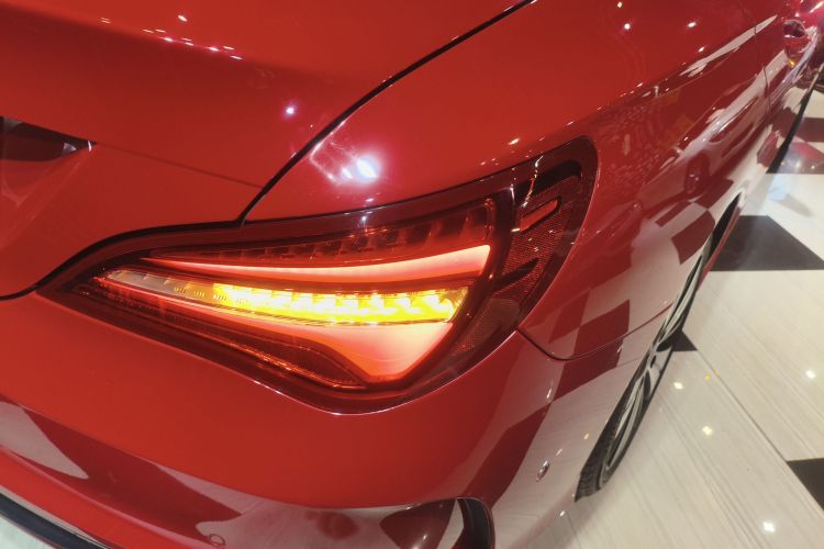 奔驰CLA 2019款 CLA 200 时尚型车身外观9