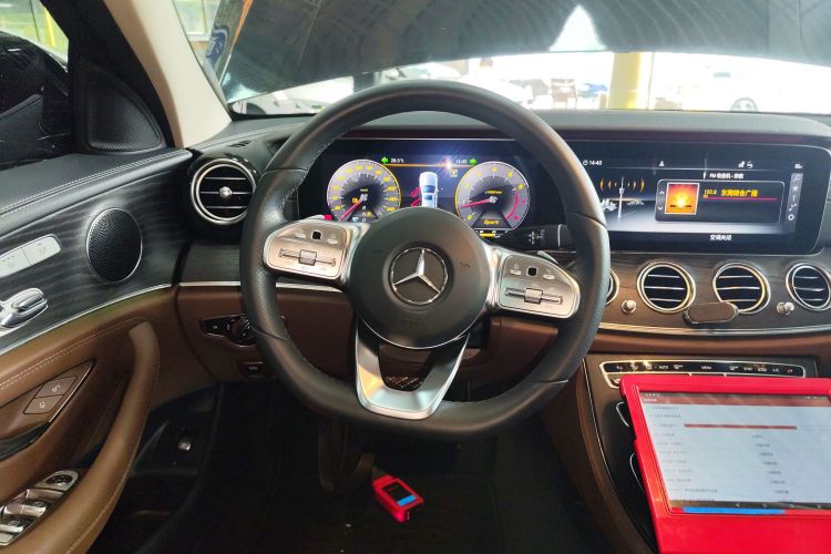 奔驰E级 2019款 改款 E 300 L 运动时尚型局部细节13