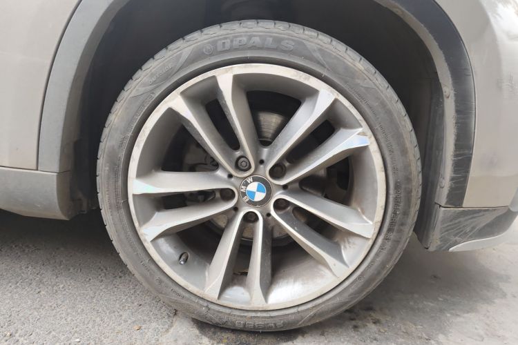 宝马X1 2015款 sDrive18i 领先晋级版车身外观10