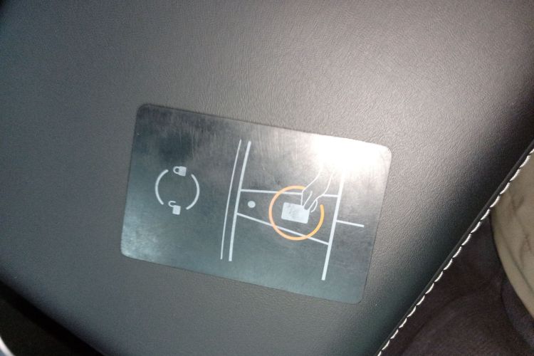 特斯拉 Model Y 2022款 后轮驱动版中控内饰7001