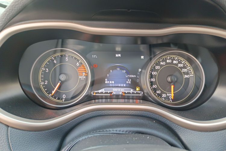 Jeep 自由光 2017款 2.0L 优越版中控内饰14