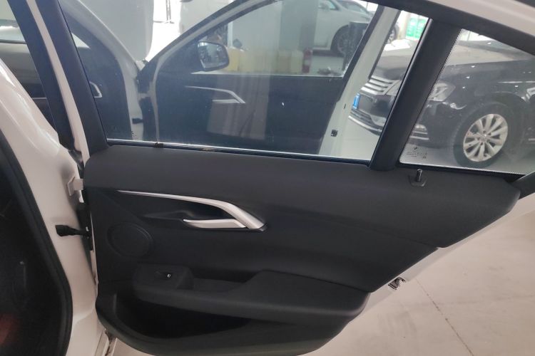 宝马1系 2019款 118i 时尚型中控内饰45