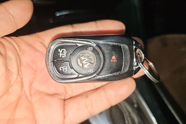 别克 君威 2019款 20T 精英型 国V中控内饰7001