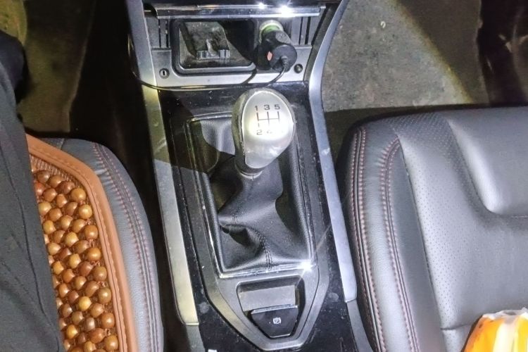 海马S5青春版 2017款 1.6L 手动尊贵型中控内饰18