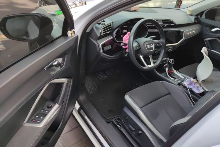 奥迪Q3 2022款 35 TFSI 进取动感型中控内饰20