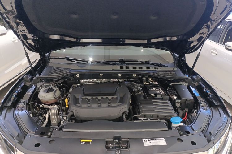 大众 帕萨特 2025款 出众款 330TSI 星空精英版机舱底盘24