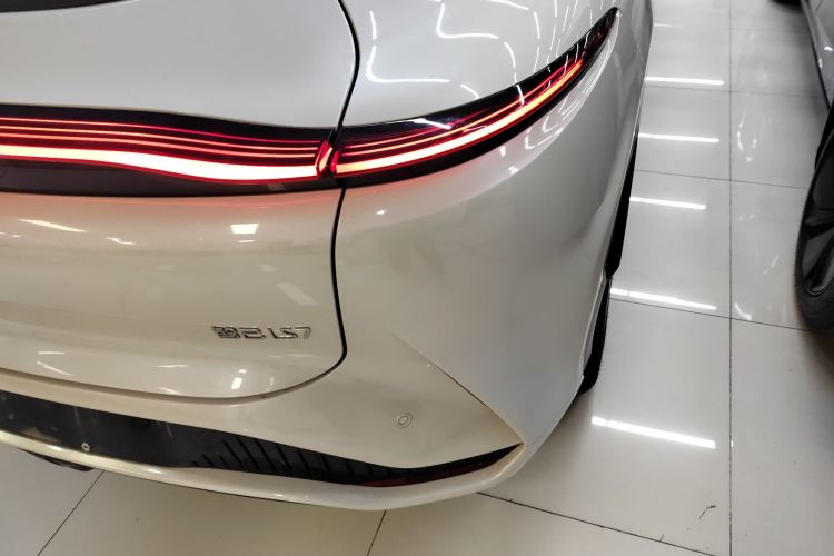 智己汽车 智己LS7 2023款 100kWh Pro四驱版车身外观9
