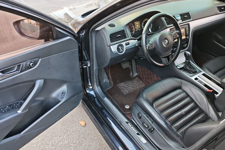 大众 帕萨特 2015款 1.8TSI DSG御尊版中控内饰20