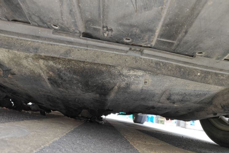 福特 福克斯 2015款 三厢 1.6L 自动风尚型局部细节9008