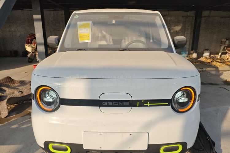 吉利银河 熊猫 2025款 210km 元气熊车身外观2