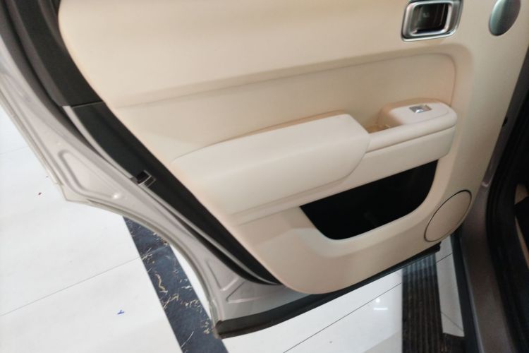 理想汽车 理想L9 2022款 Max中控内饰7008