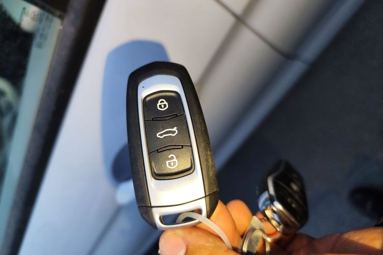 吉利银河 2025款 210km 熊猫骑士中控内饰11