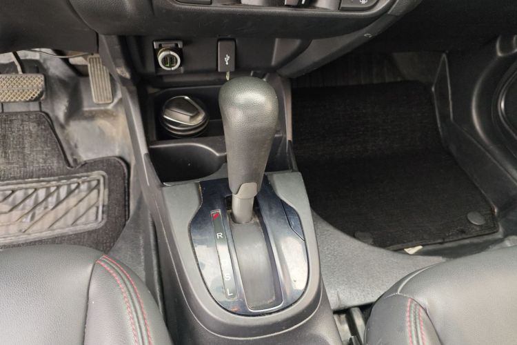 本田 飞度 2016款 1.5L LXS CVT舒适天窗版局部细节18