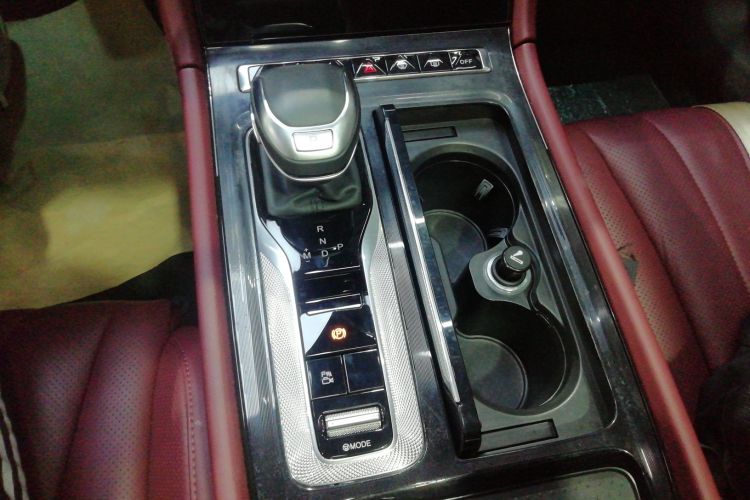 红旗H5 2024款 2.0T 自动智联旗畅版中控内饰18