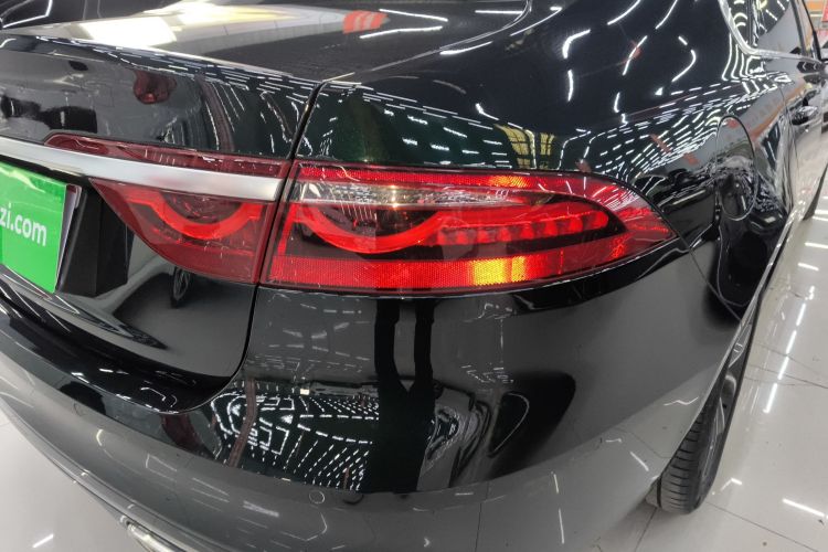 捷豹XFL 2023款 XFL 2.0T P250 两驱精英运动版车身外观6006