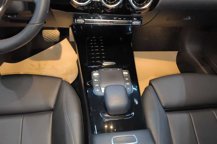 奔驰A级 2020款 改款二 A 180 L 运动轿车局部细节18