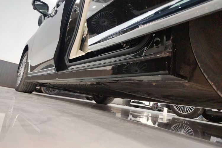 岚图汽车 岚图梦想家 2025款 PHEV 四驱尊贵鲲鹏版局部细节9002